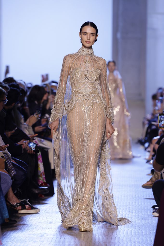 Blanca Padilla, para Elie Saab Alta Costura Otoño/Invierno 2023-2024.