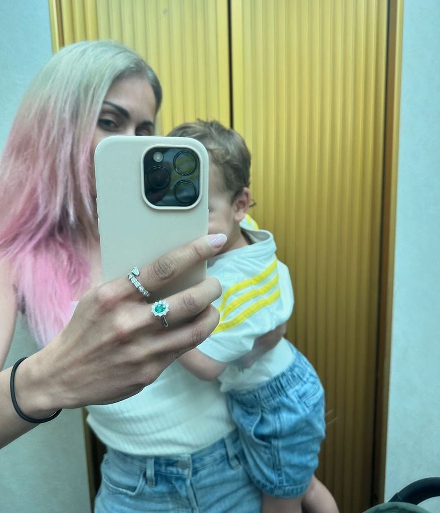 Hiba Abouk y su hijo pequeño, Naím