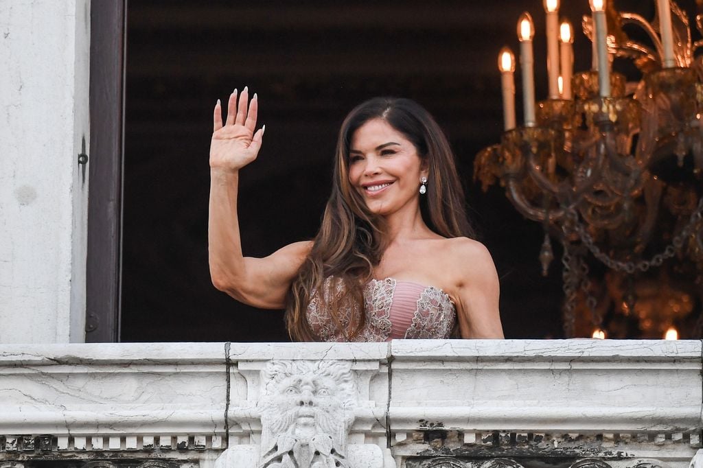 Lauren Sanchez con vestido de Versace en Venecia