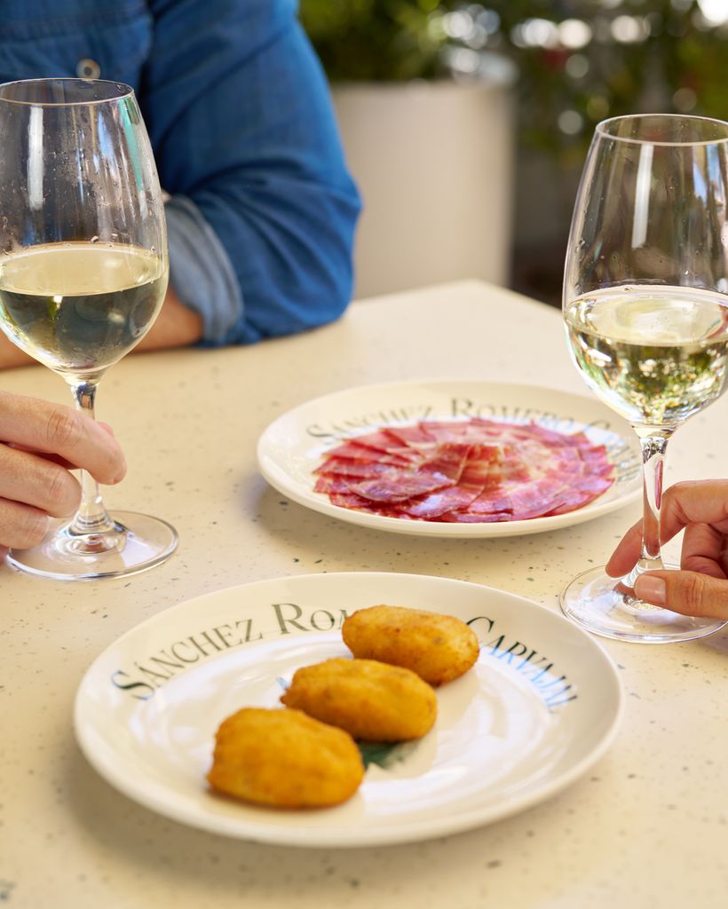Plato de jamón y croquetas