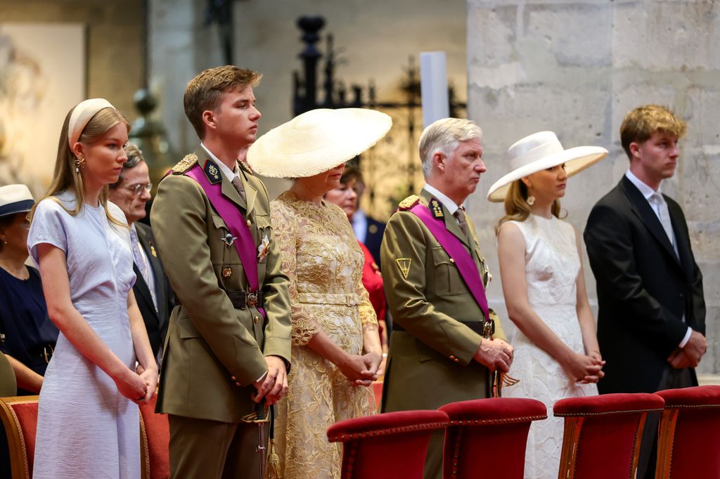Los reyes Felipe y Matilde de Bélgica con sus cuatro hijos, Elisabeth, Gabriel, Emmanuel y Eleonore