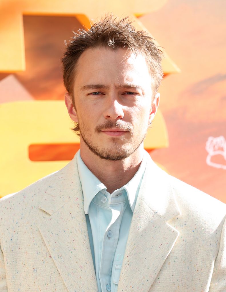 Drew Starkey da vida a Pope en 'Outer Banks'