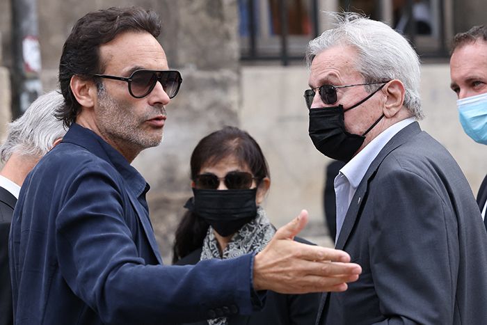 Hiromi Rollin, en segundo plano, estuvo tres décadas junto al actor
