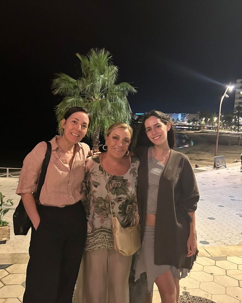 Sylvia Pasquel con su hija, Stephanie Salas y su nieta, Camila Valero