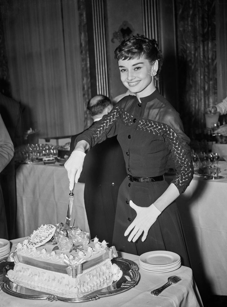 Audrey Hepburn, en una recepción en el hotel en 1953