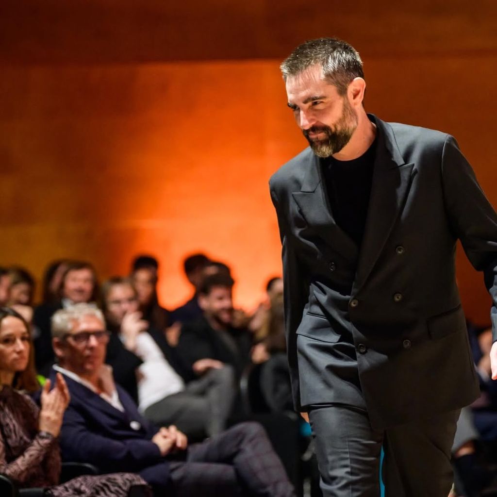 Dani Mateo recibe el premio al mejor presentador en los Premios Zapping