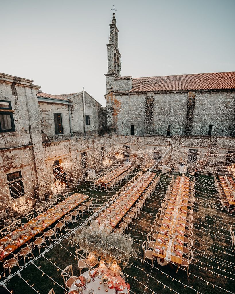 Iluminación de bodas cascadas de luces aire libre