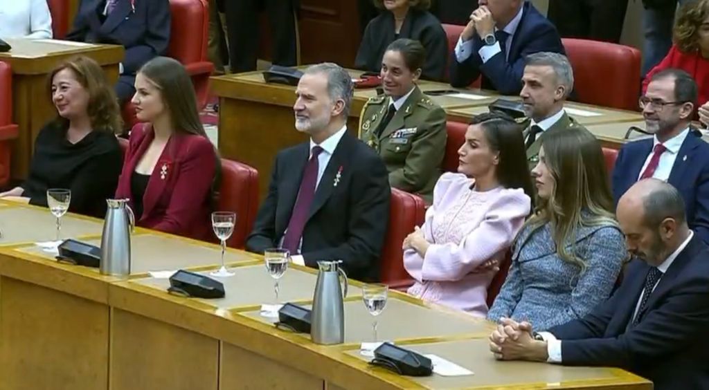 La Familia Real atenta a las palabras de Fernando Ónega