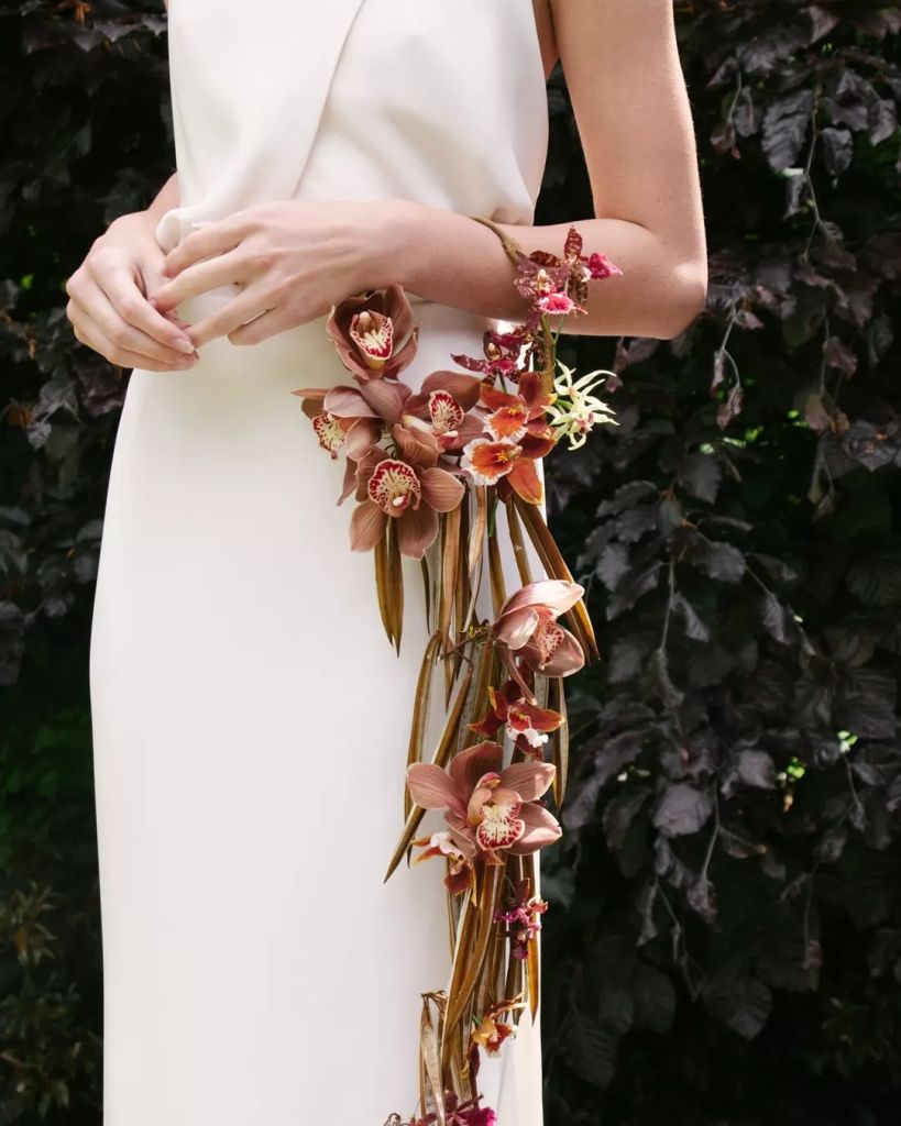 Bolsos de flores como ramos de novia exótico