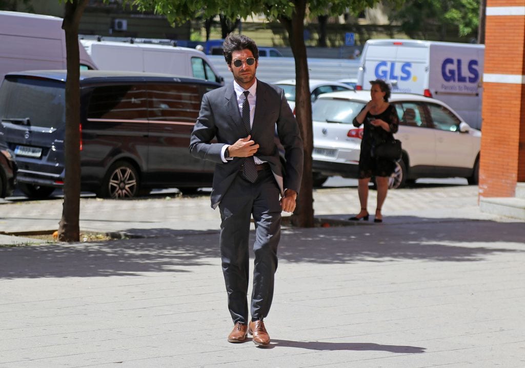 Cayetano Rivera asiste al funeral de Alfonso Ordóñez