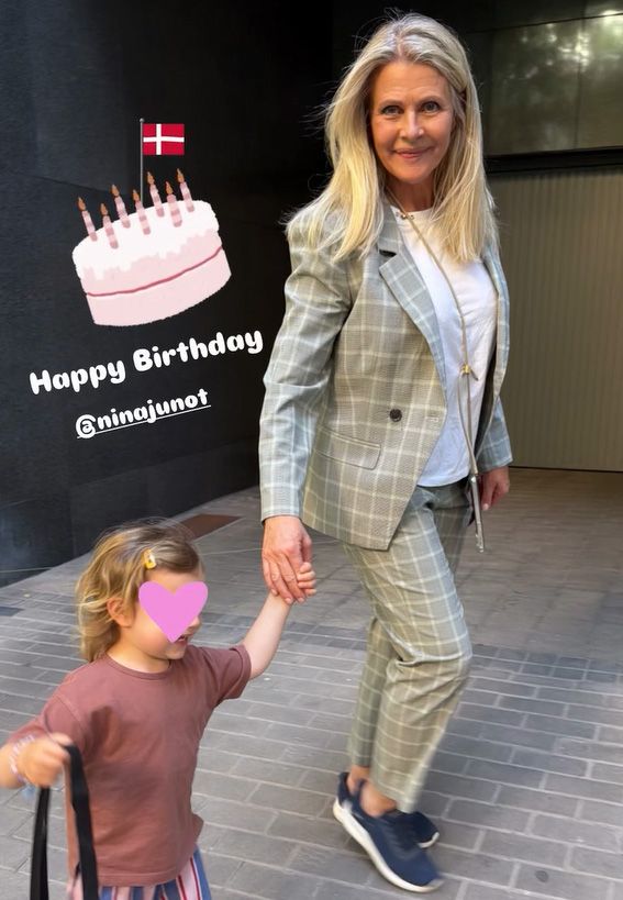 La madre de Isabelle Junot, Nina Wendelboe-Larsen, con su nieta