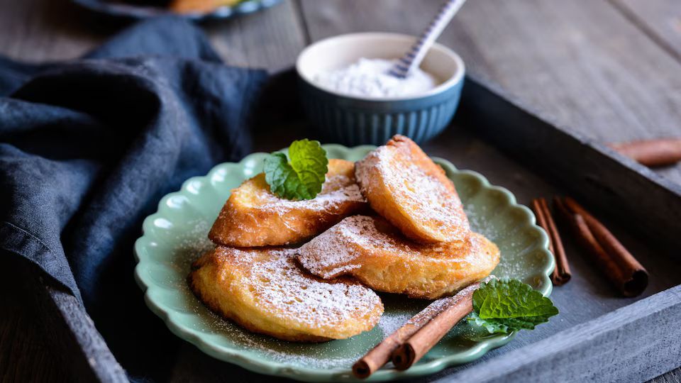 La clave de estas torrijas es que, al evitar la fritura con aceite, el resultado es mucho más ligero.
