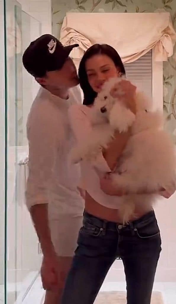 Aquí algunas imágenes del video de Brooklyn y Nicola.