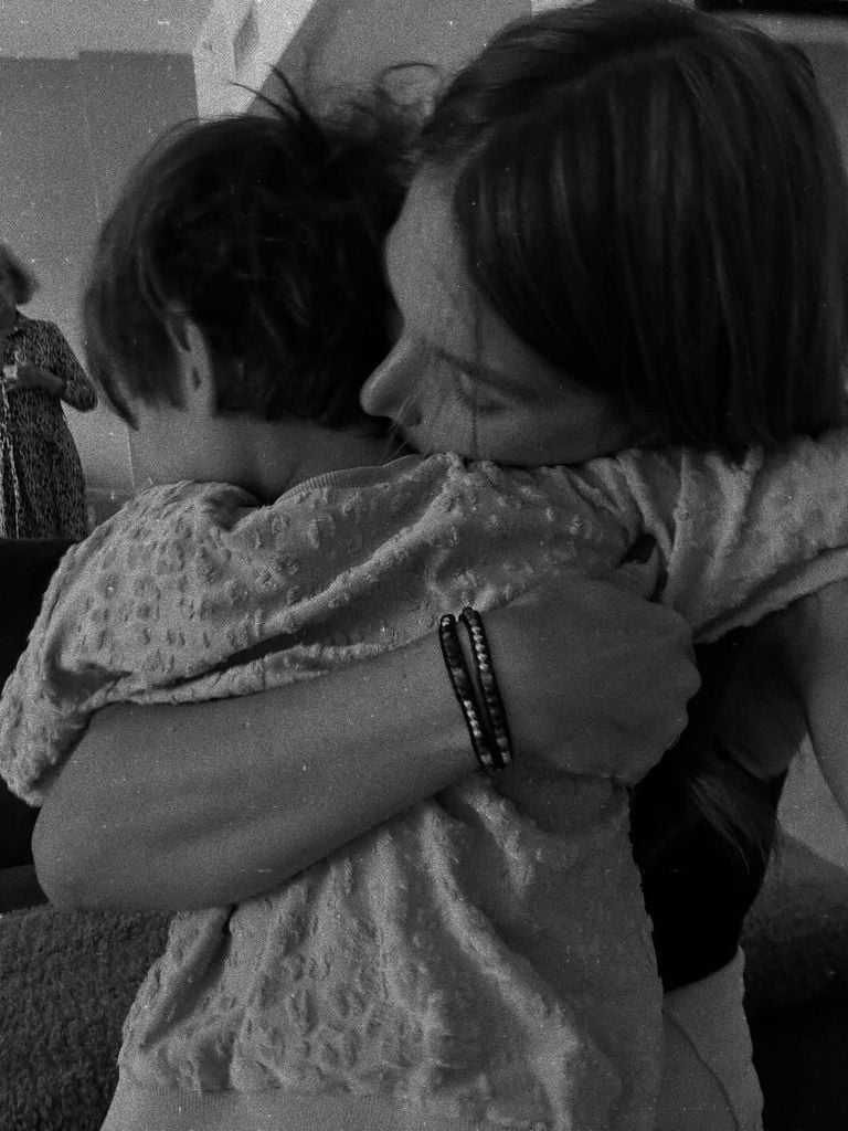 Para Alessandra Villegas, cada vez esmás difícil despedirse de su hijo 