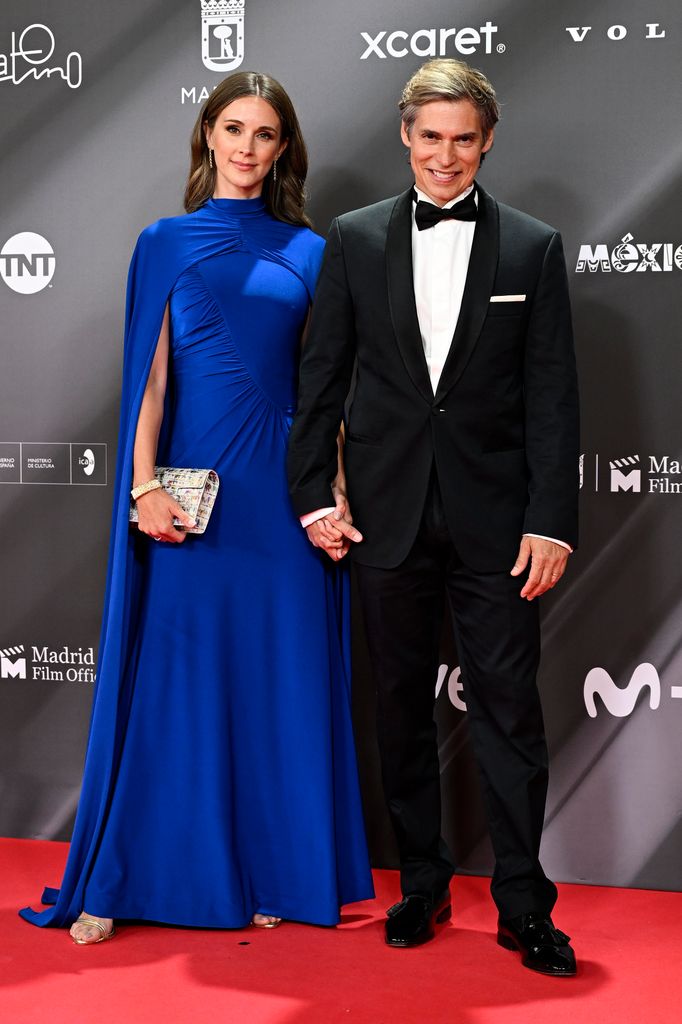 Carlos y Astrid se lucieron con sus elegantes atuendos de alfombra roja
