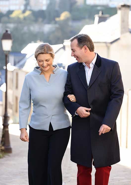 Guillermo y Stephanie de Luxemburgo sonriendo