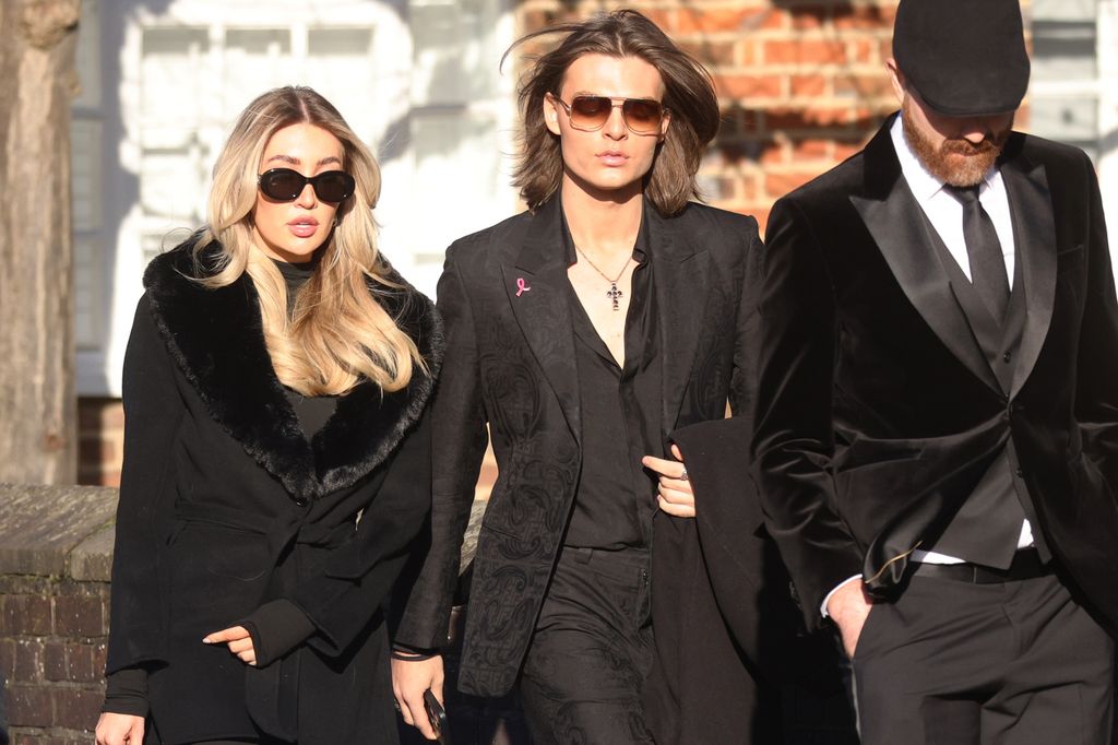  Kate Cassidy, novia de Liam Payne, junto a Damian Hurley