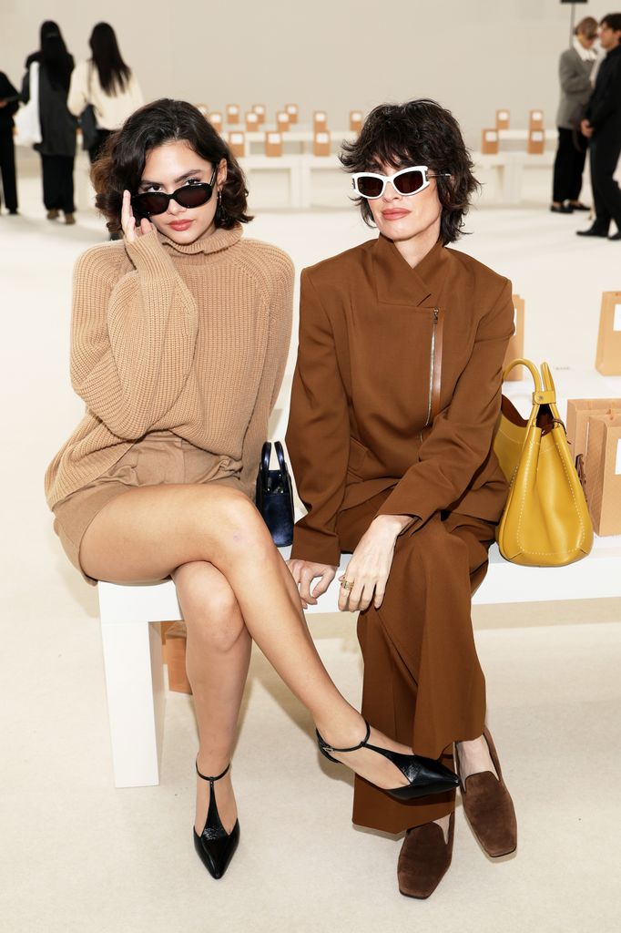 Ava Salazar y Paz Vega en el desfile de Max Mara