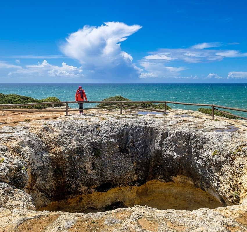 Siete Valles Colgantes (Sete Vales Suspensos). Agujero de la cueva de Benagil, Algarve