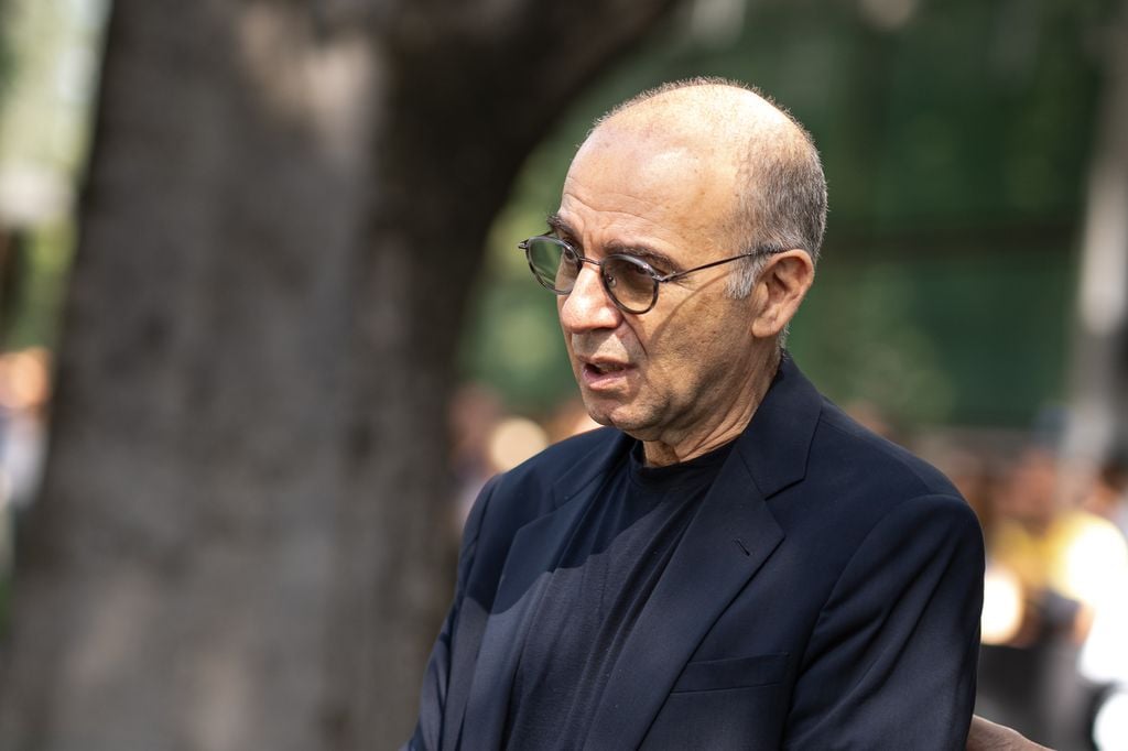 El director de cine italiano Giuseppe Tornatore, creador de 'Cinema Paradiso', atiende la capilla ardiente de Giorgio Armani