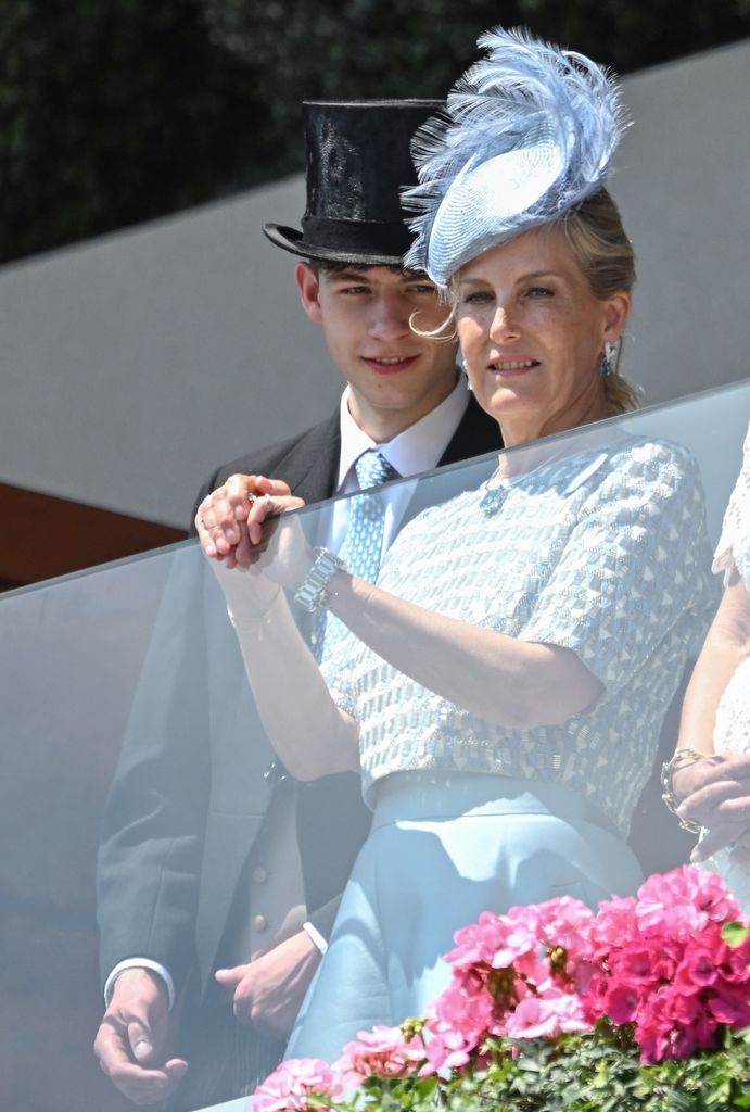 James de Wessex junto a su madre, Sophie de Edimburgo