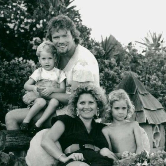 Richard Branson y Joan Templeman junto a sus hijos Sam y Holly