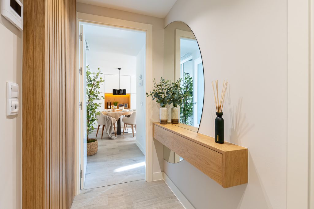 Recibidor con mueble suspendido.