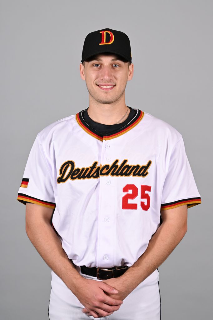 Jaden Agassi ha elegido un camino muy distinto al de sus padres y trata de hacerse un nombre propio en el mundo del béisbol.