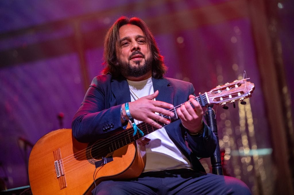 El guitarrista Carlos Carmona González durante el concierto homenaje a Antonio González El Pescaílla en La Mercé 2025, en la Avenida de la Catedral, a 24 de septiembre de 2025, en Barcelona, Catalunya (España).  