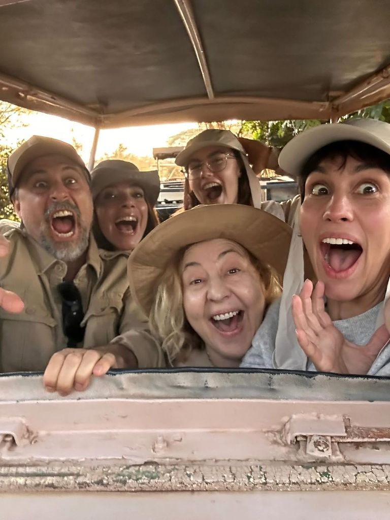 Maribel Verdú, Carmen Machi, Hugo Silva, Megan Montaner, Claudia Salas... son algunos de los actores y actrices que ruedan estos días en Kenia la película 'Si los muertos hablaran' y han aprovechado para hacer un safari
