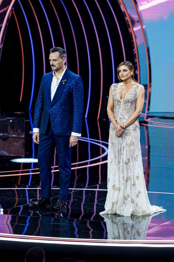 Aislinn usó varios atuendos para la gala