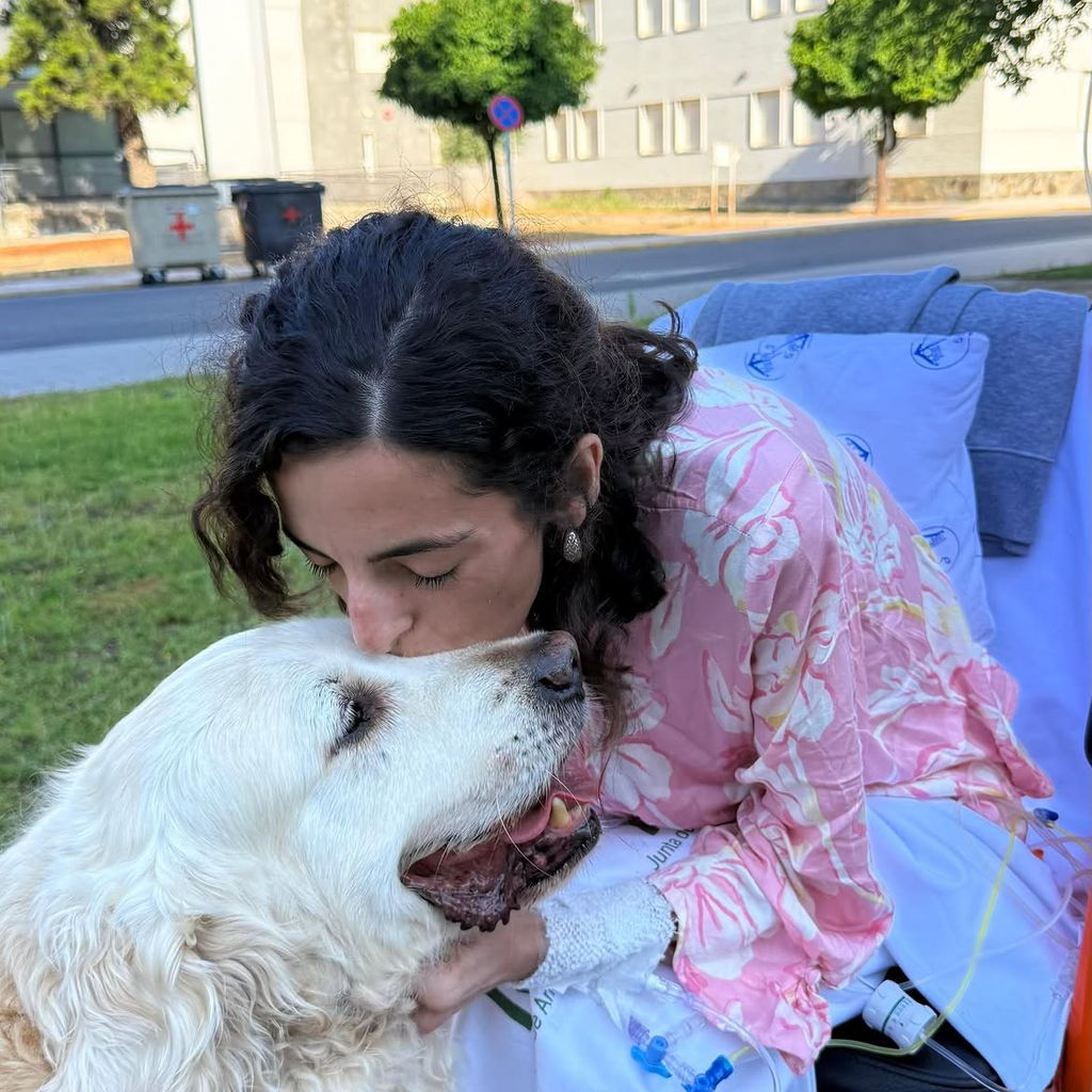 Su perro fue uno de los apoyos más fieles de Fina García durante su enfermedad