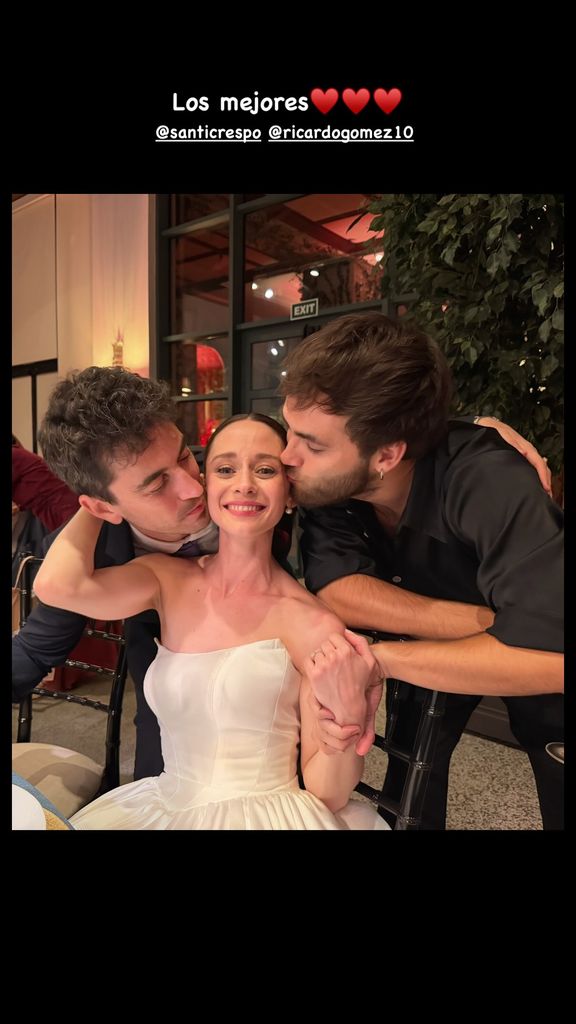 Elena Rivera, con Ricardo Gómez y Santi Crespo