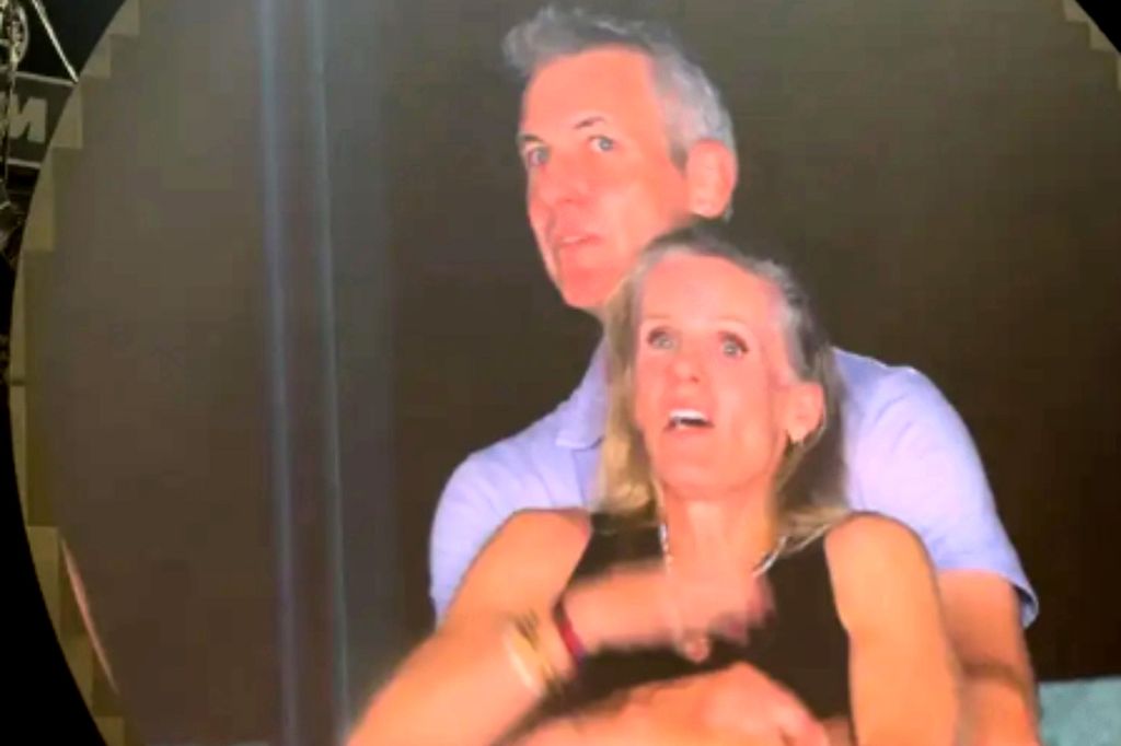 Andy Byron y Kristin Cabot fueron captado por la 'kisscam' en el show de Coldplay