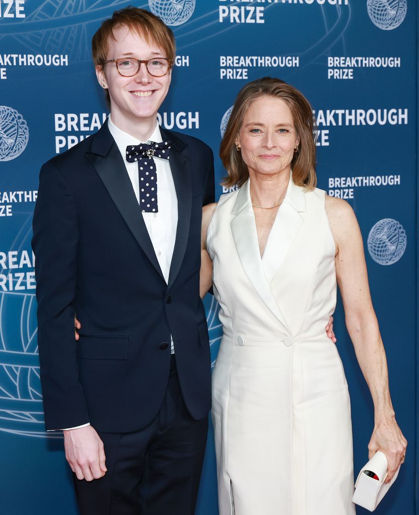 Jodie Foster con su hijo Kit en los premios Breakthrough Prize en Santa Monica