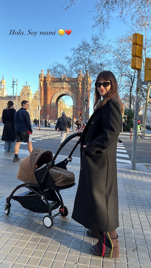 Úrsula Corberó posa junto a su bebe tras ser madre