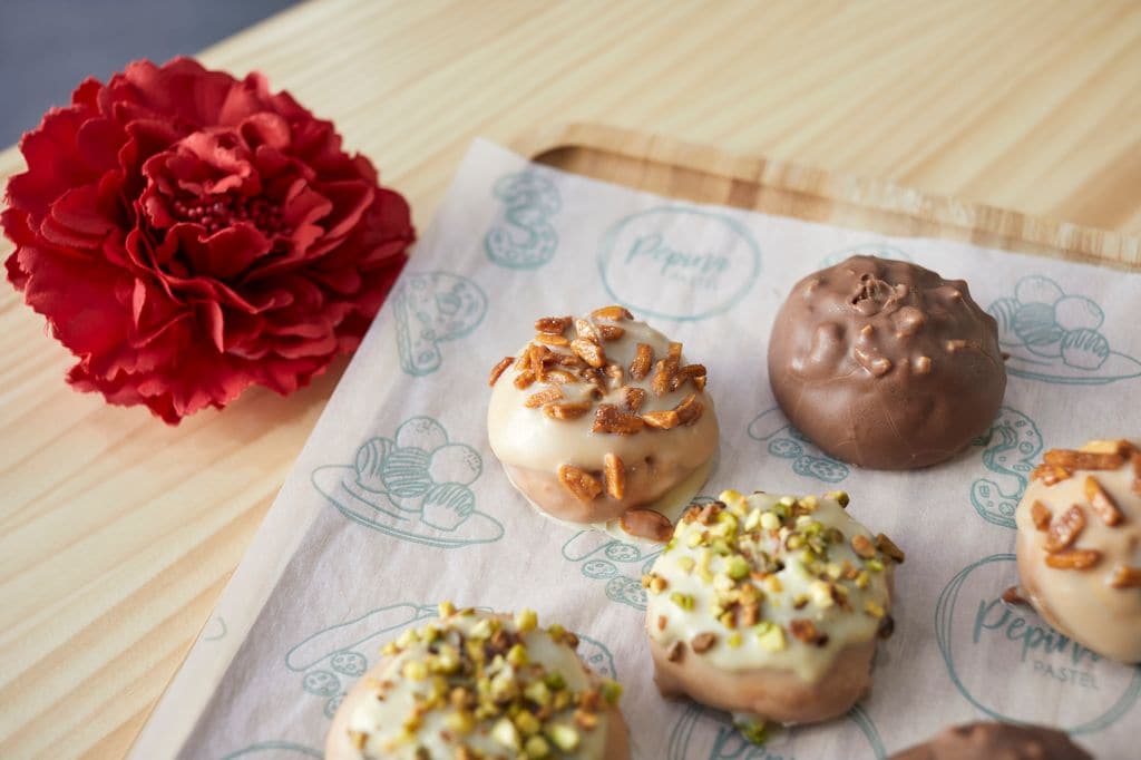 Pepina Pastel elabora para estas fechas diferentes versiones, de edición limitada, entre las que se encuentran de caramelo salado con crema de cacahuete o de pistacho con choco cream de pistacho.