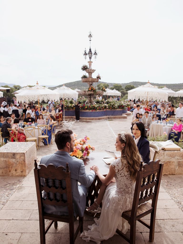 Mane de la Parra y Ligia Uriarte reunieron a poco más de 300 invitados en su boda.