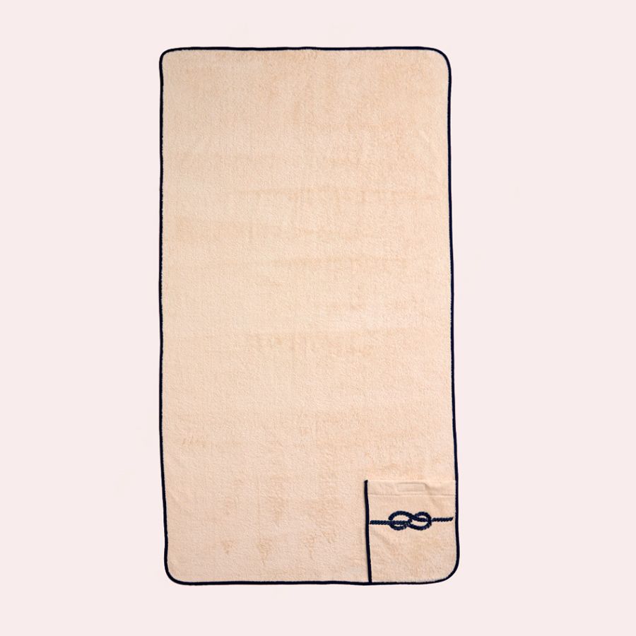 Toalla de playa nudo beige de El Corte Inglés