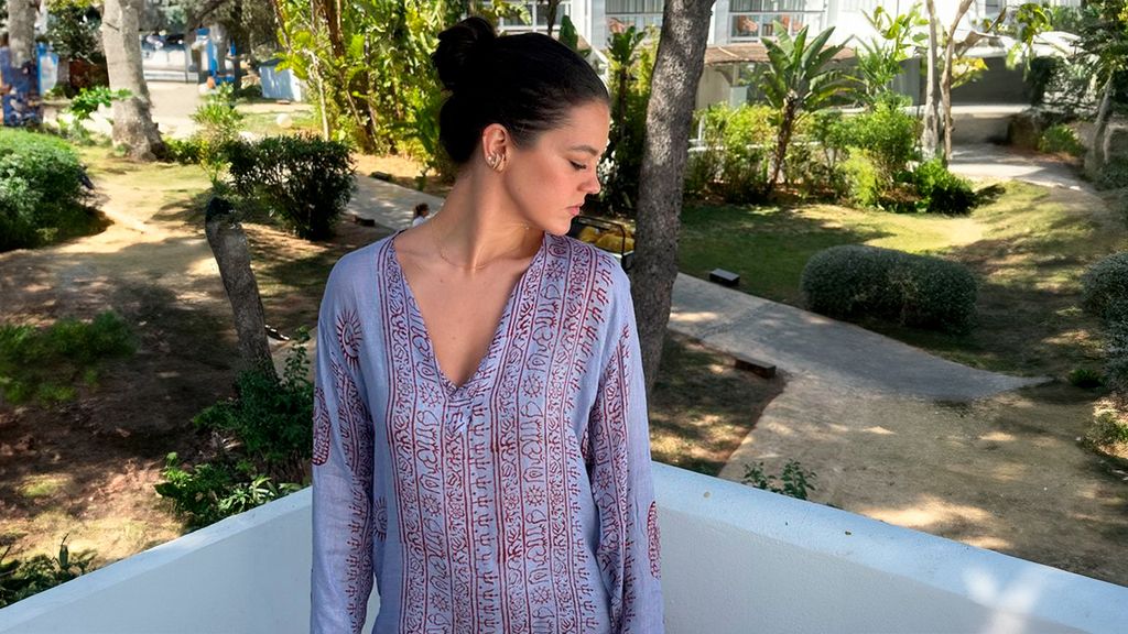 Isabelle Junot con vestido túnica