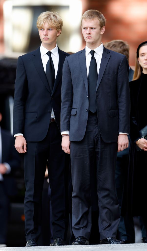 Albert Windsor con su hermano Leopold en el funeral por su abuela, la duquesa de Kent