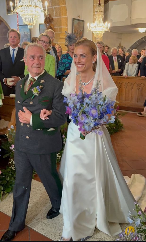 Entrada de la novia a la iglesia
