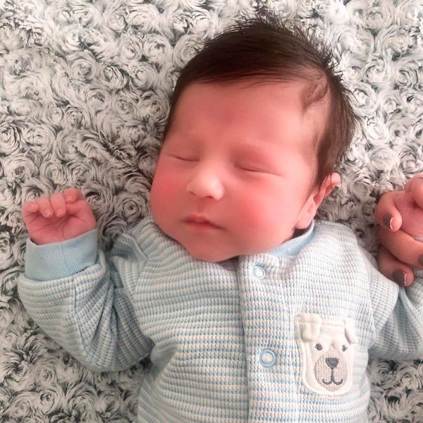 Chyno Miranda y su bebé