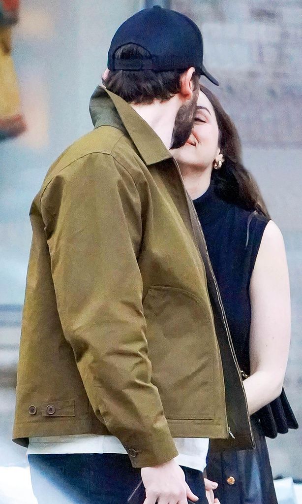 ANA DE ARMAS Y PAUL HOLA4109