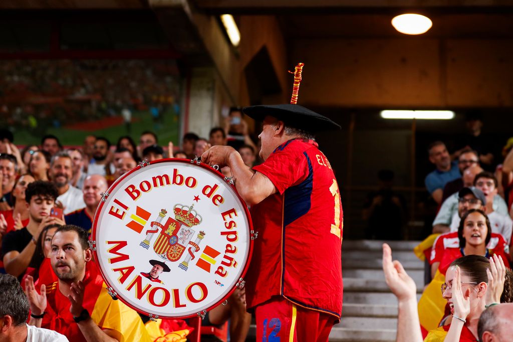 Muere Manolo El Del Bombo El Hincha M s Ic nico De La Selecci n Espa ola