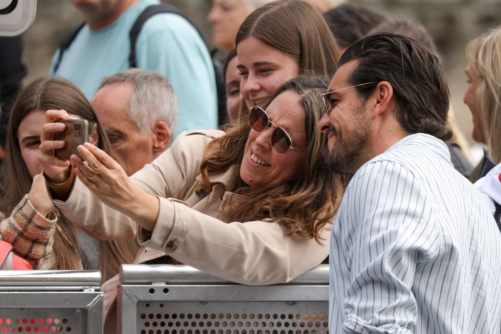 Mario Casas llegando al Festival de San Sebastián 