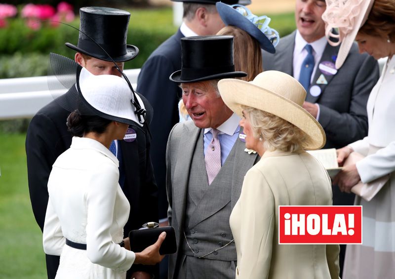 Los reyes Carlos y Camilla con el príncipe Harry y Meghan Markle