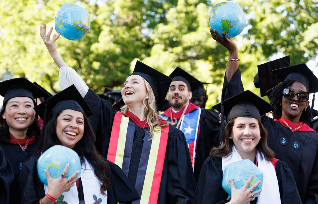 Elisabeth de Bélgica en el paseo de los graduados de Harvard.