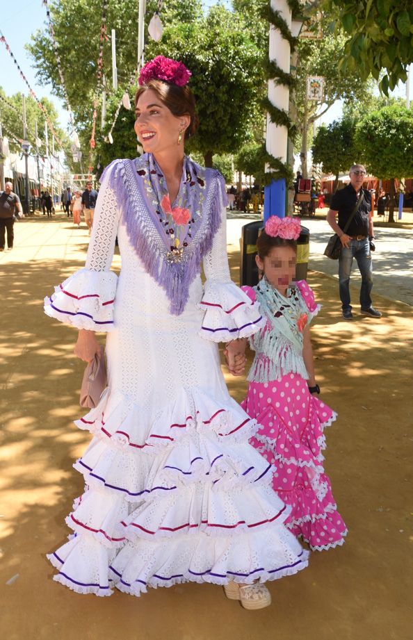 Lourdes Montes con su hija Carmen en el Real