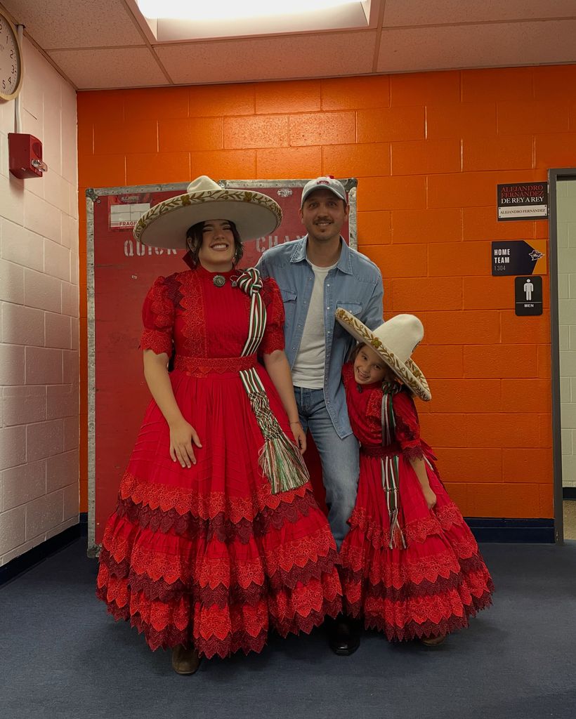 Camila Fernández con su esposo Francisco Barba y su hija Cayetana.